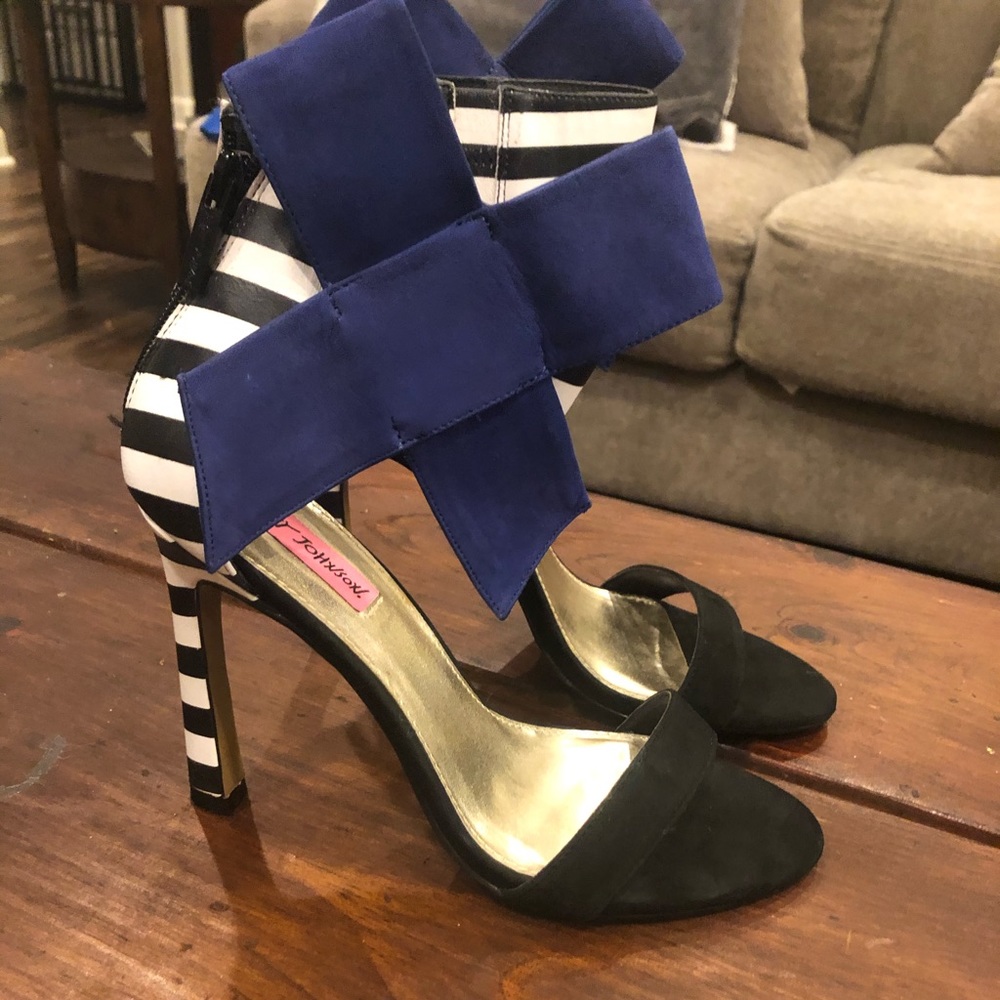 Sexy Betsey Johnson heels - Size 8.5